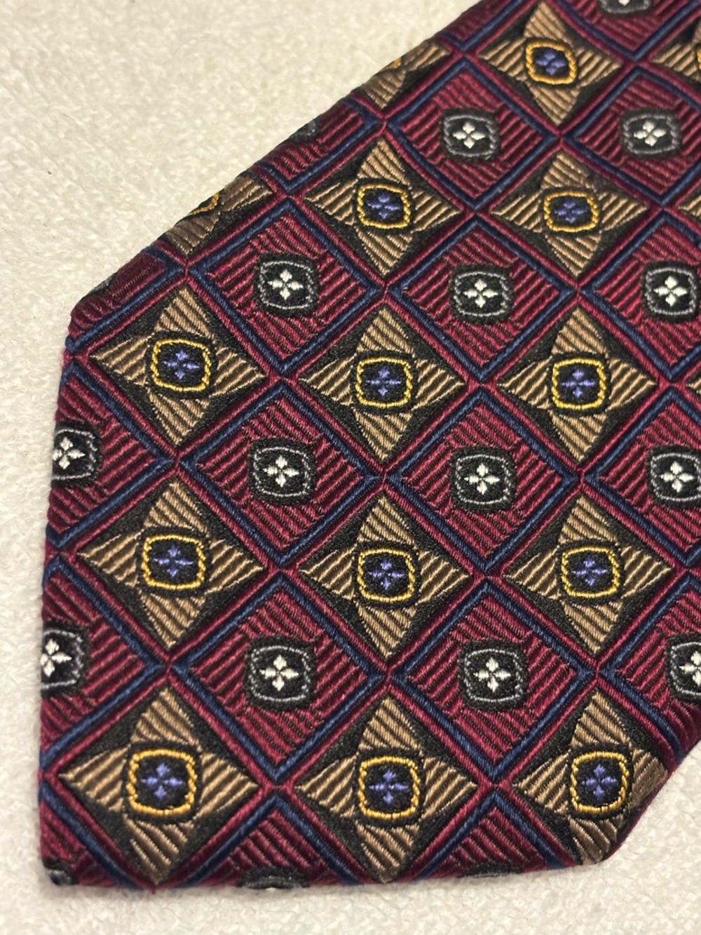 Brand New Corporate Power Tie By JOS A. BANK (Signature Gold)